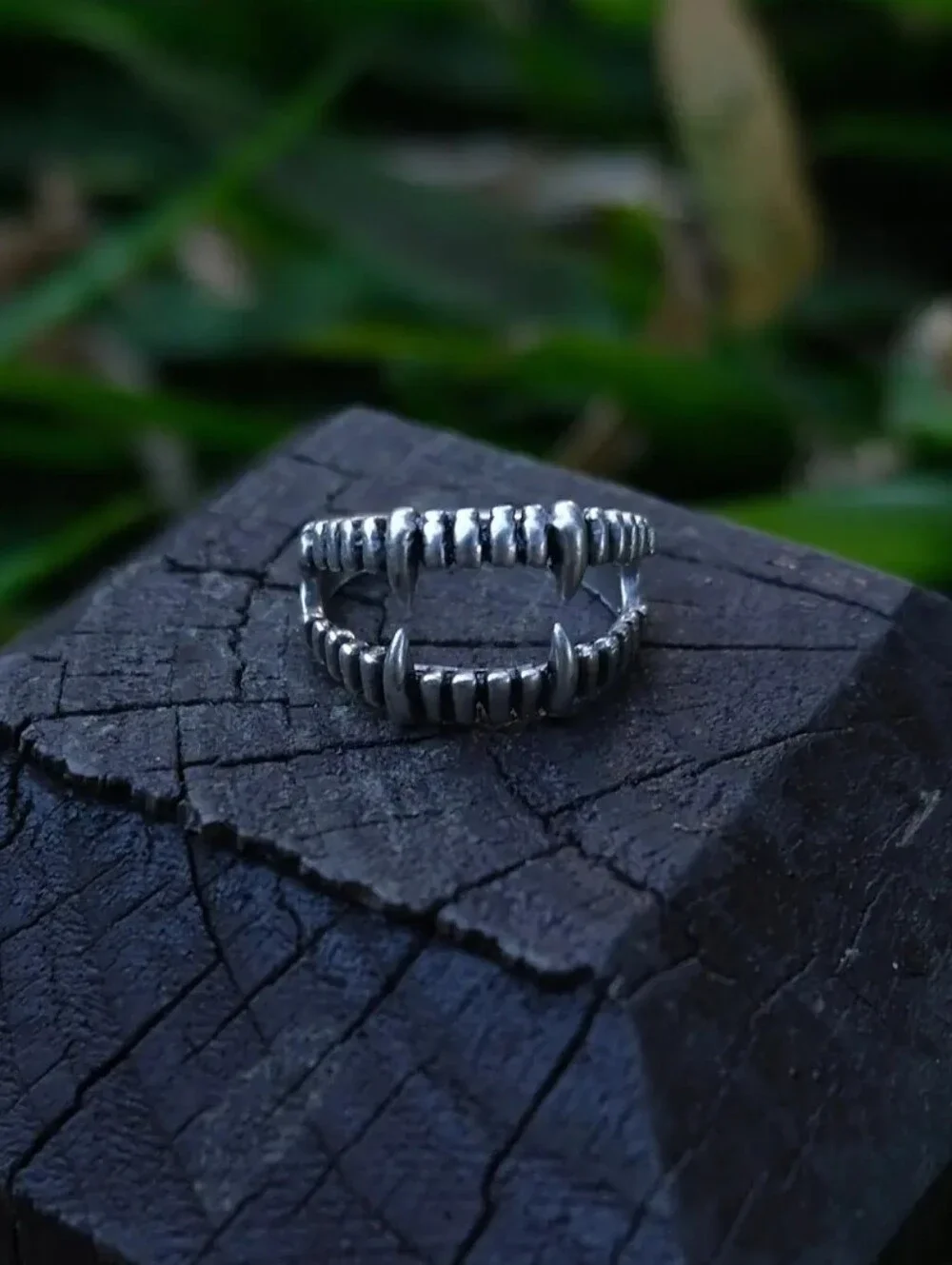NWT Goth Punk Silver Vampire Teeth Ring Size 7 Unisex